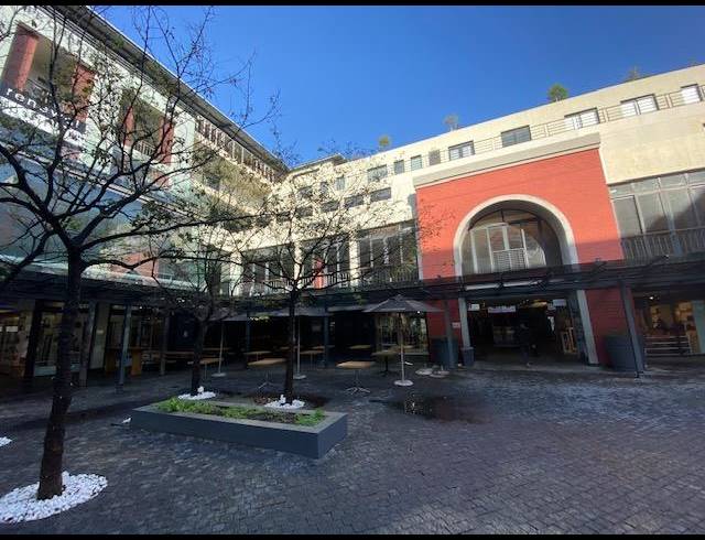 26M² RETAIL TO LET IN DE WATERKANT